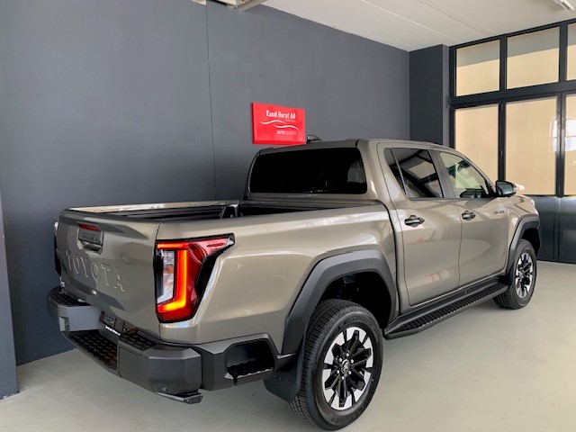 TOYOTA Hilux Double Cab.-Pick-up 2.8 D-4D MHEV 204 Style-image-4