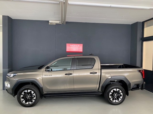 TOYOTA Hilux Double Cab.-Pick-up 2.8 D-4D MHEV 204 Style-image-2