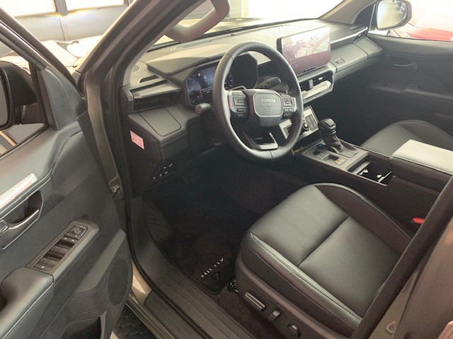 TOYOTA Hilux Double Cab.-Pick-up 2.8 D-4D MHEV 204 Style-image-7
