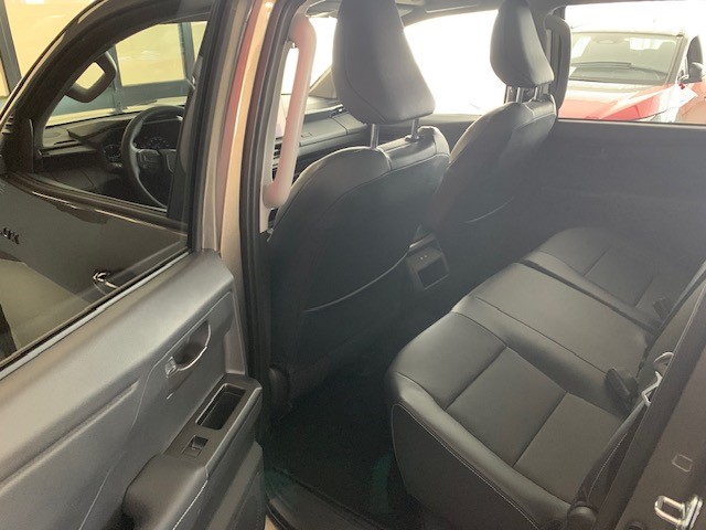 TOYOTA Hilux Double Cab.-Pick-up 2.8 D-4D MHEV 204 Style-image-8