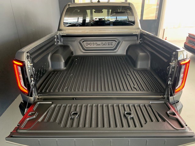TOYOTA Hilux Double Cab.-Pick-up 2.8 D-4D MHEV 204 Style-image-6