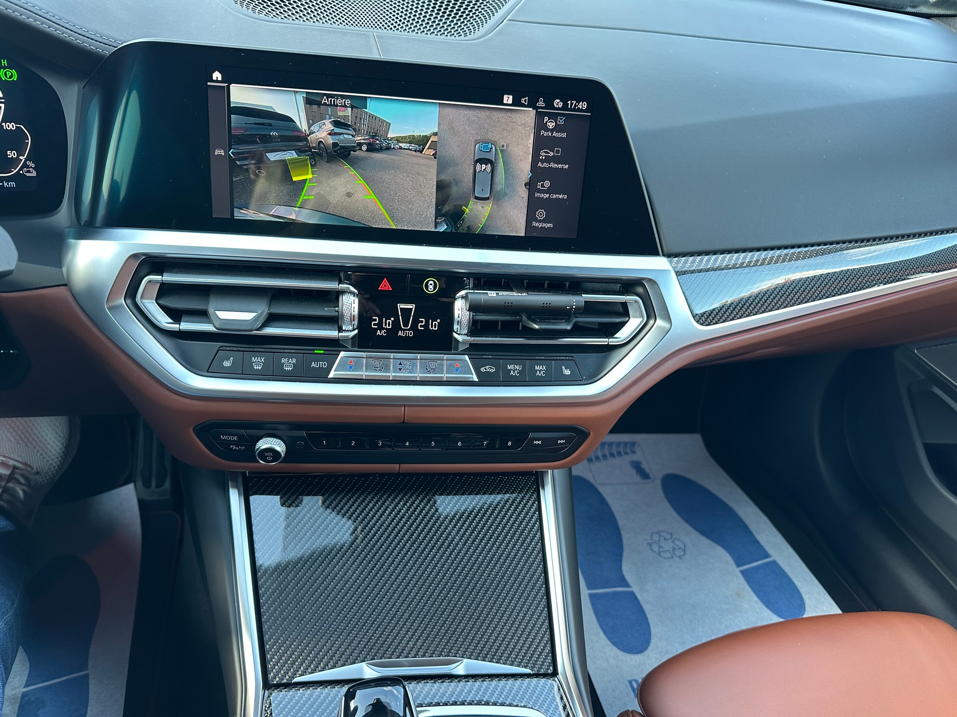 BMW 330e x DriveTouring M Sport Steptronic-image-21