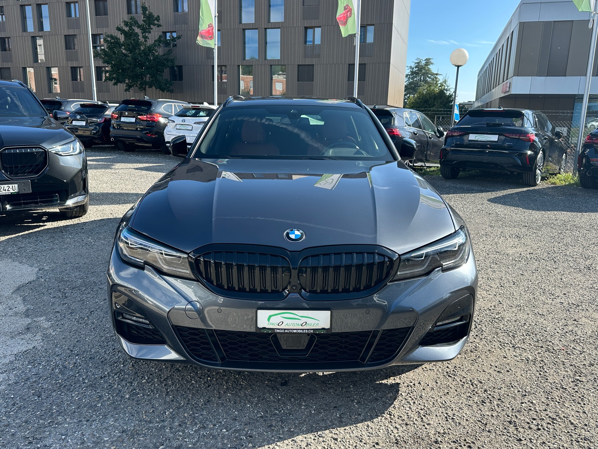 BMW 330e x DriveTouring M Sport Steptronic-image-4