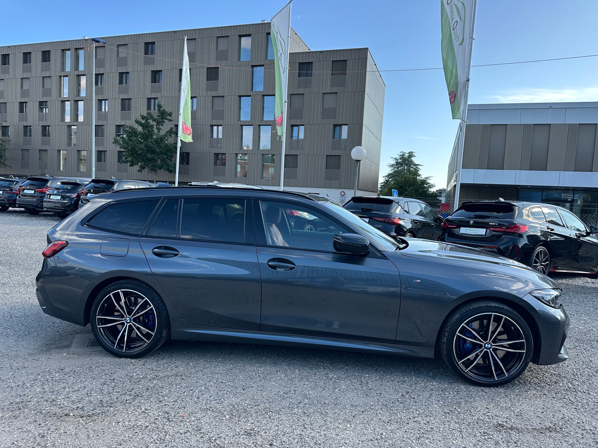 BMW 330e x DriveTouring M Sport Steptronic-image-9