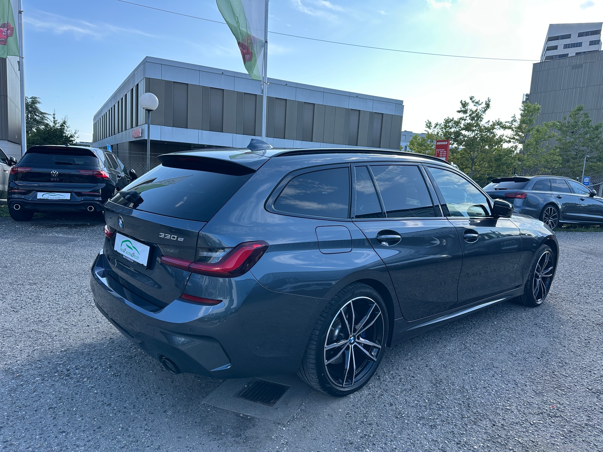 BMW 330e x DriveTouring M Sport Steptronic-image-11