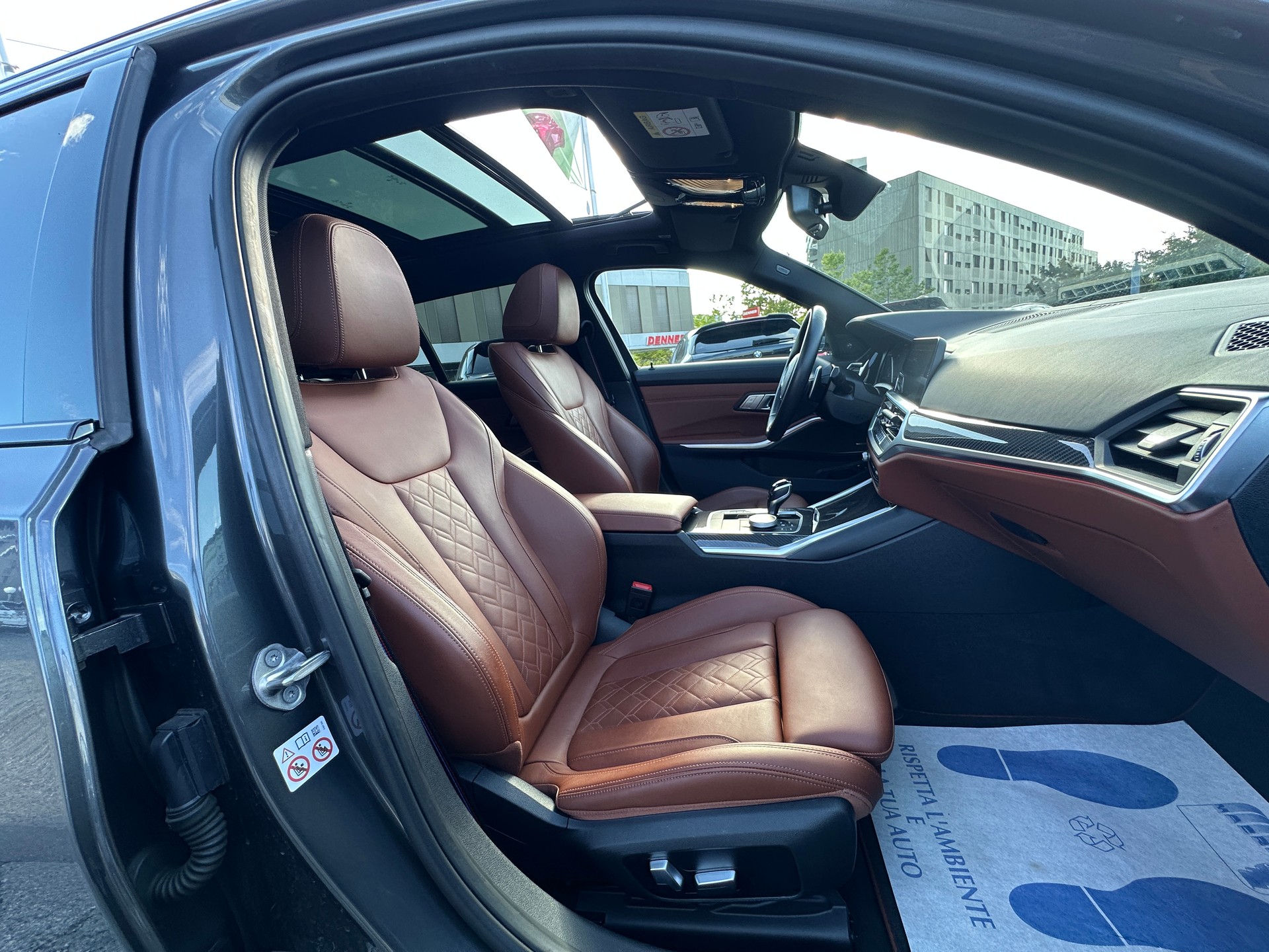 BMW 330e x DriveTouring M Sport Steptronic-image-28