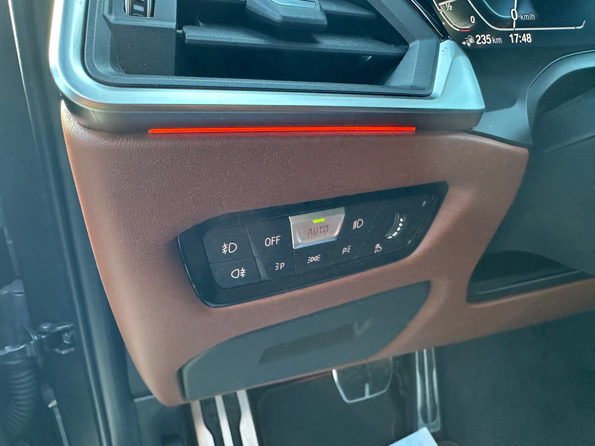 BMW 330e x DriveTouring M Sport Steptronic-image-19