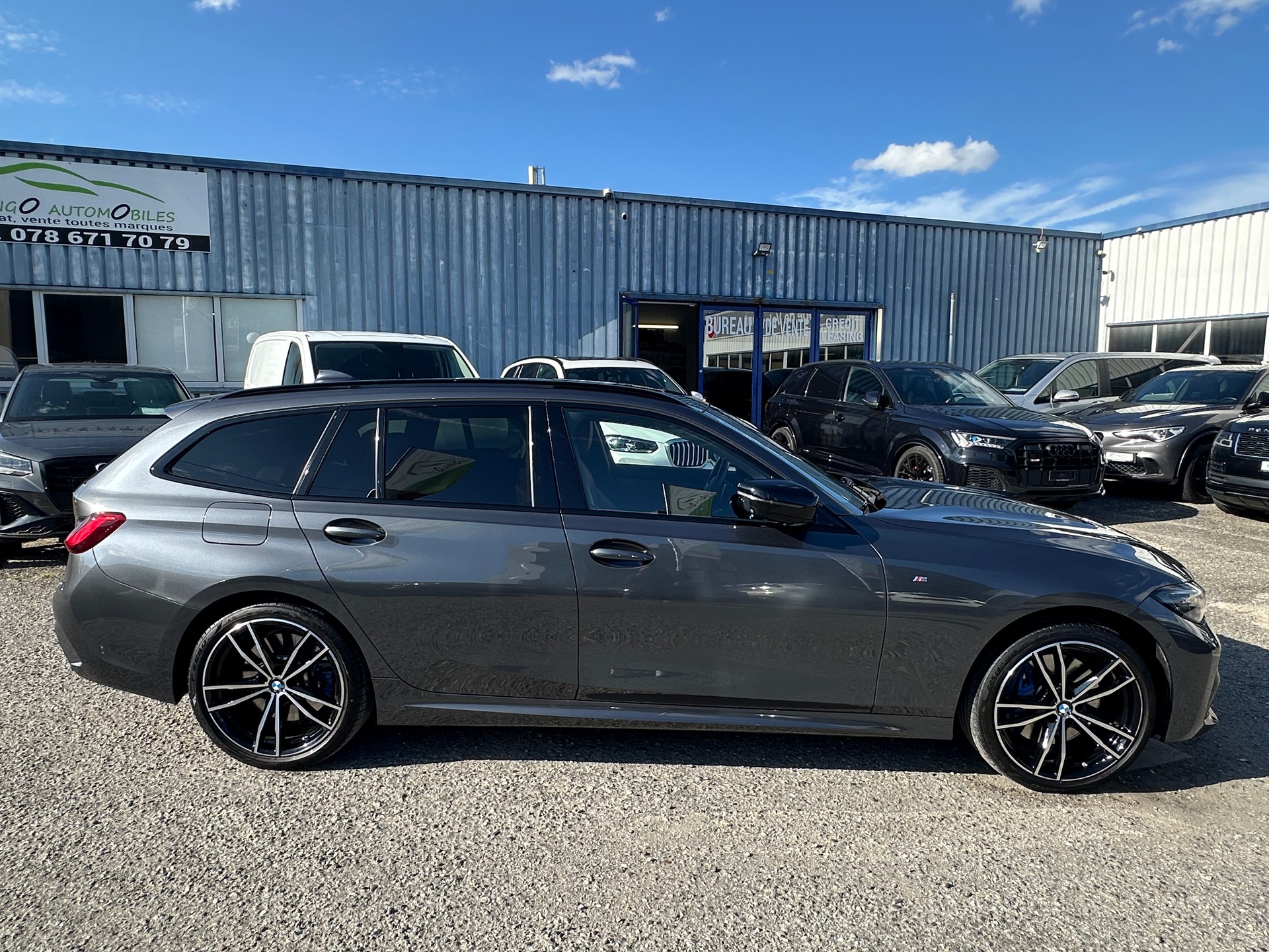 BMW 330e x DriveTouring M Sport Steptronic-image-2