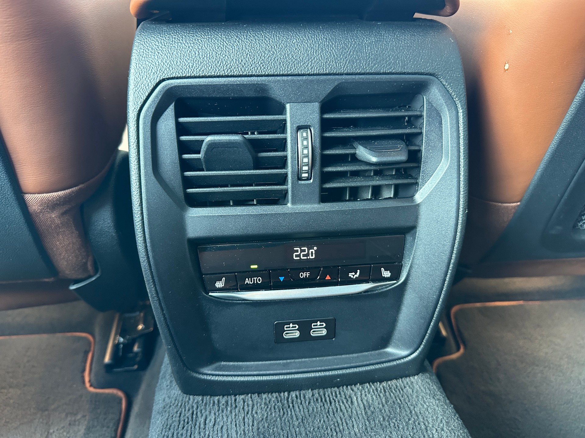 BMW 330e x DriveTouring M Sport Steptronic-image-22