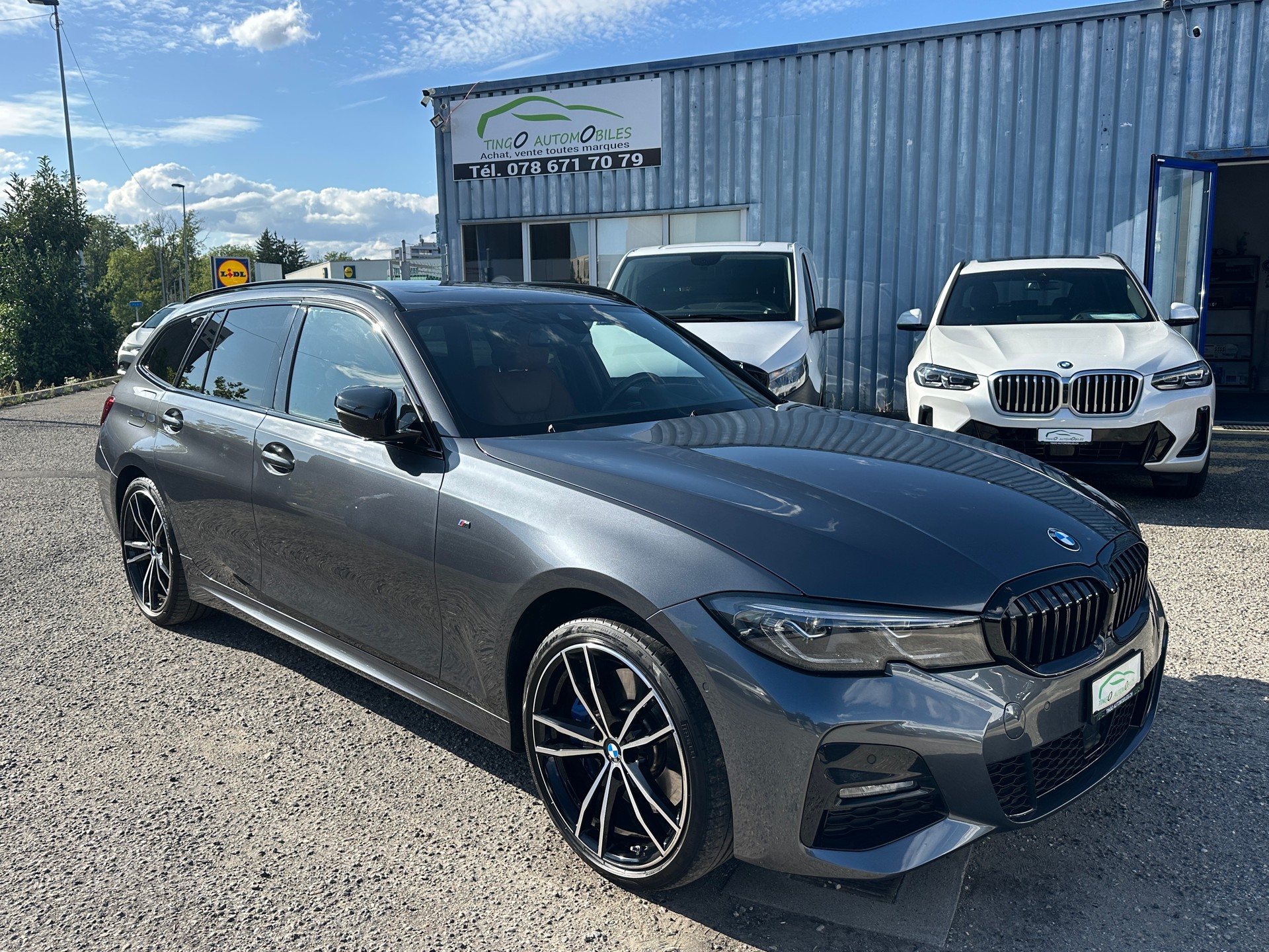 BMW 330e x DriveTouring M Sport Steptronic-image-0
