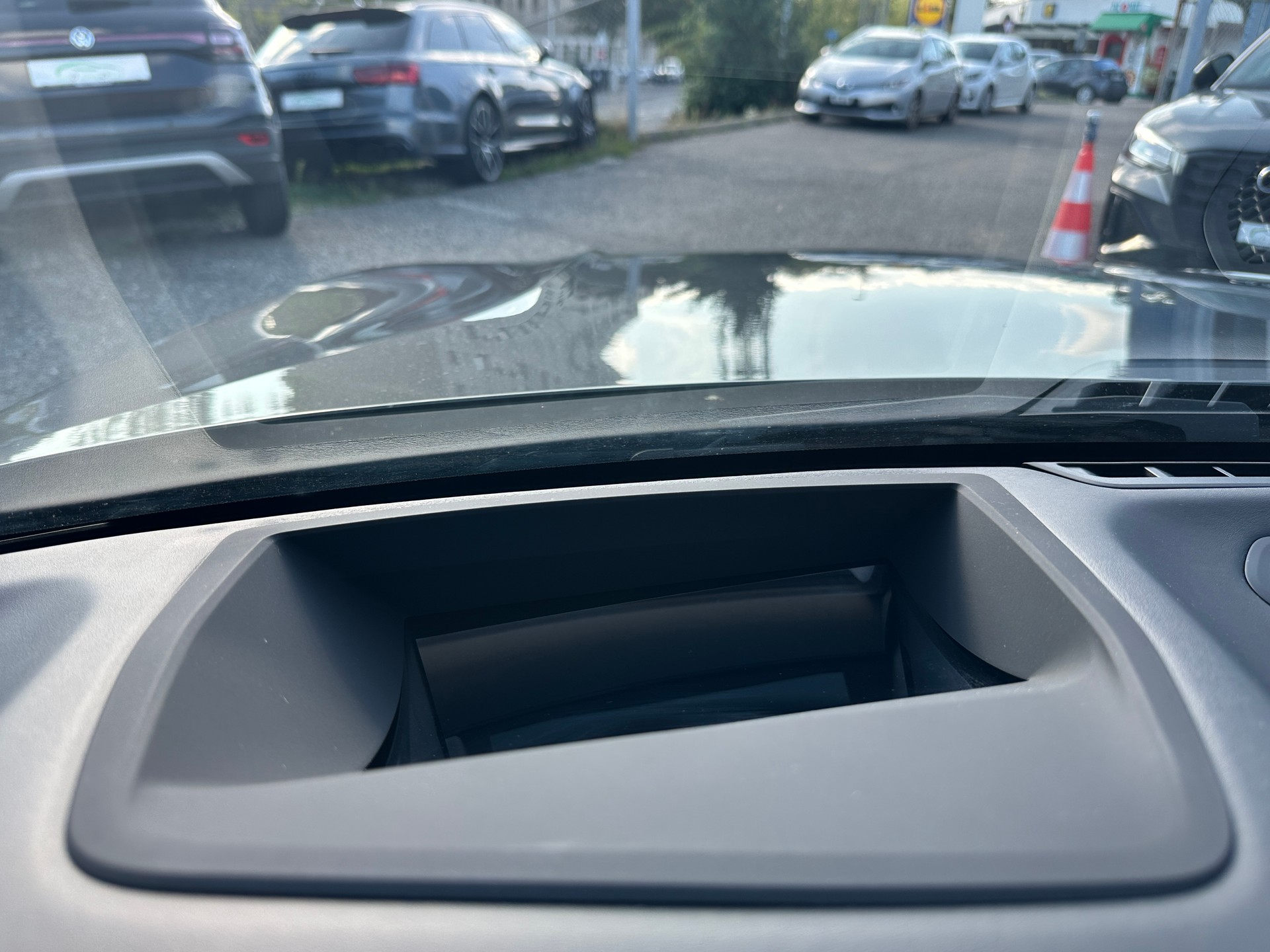 BMW 330e x DriveTouring M Sport Steptronic-image-20