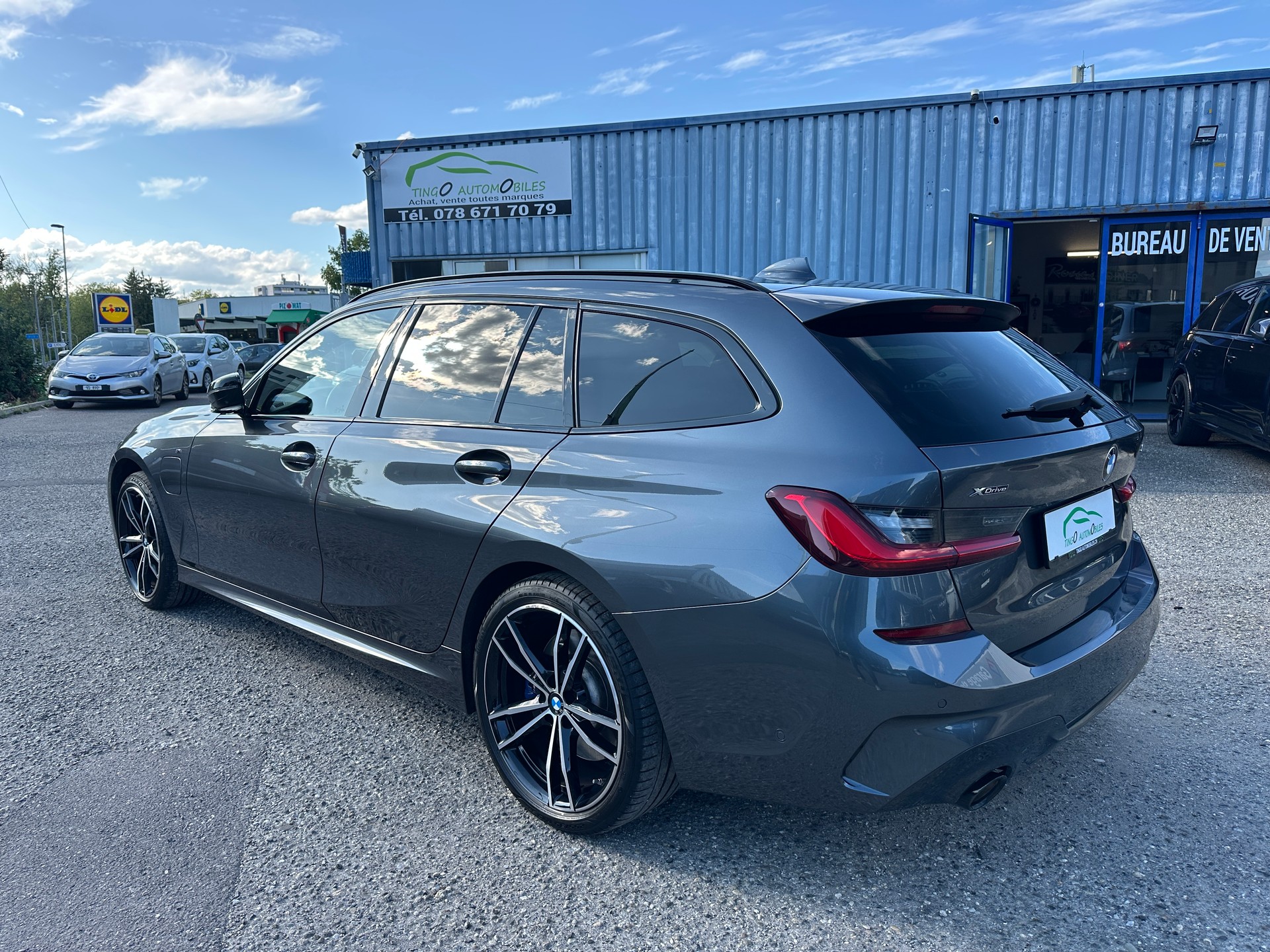 BMW 330e x DriveTouring M Sport Steptronic-image-10