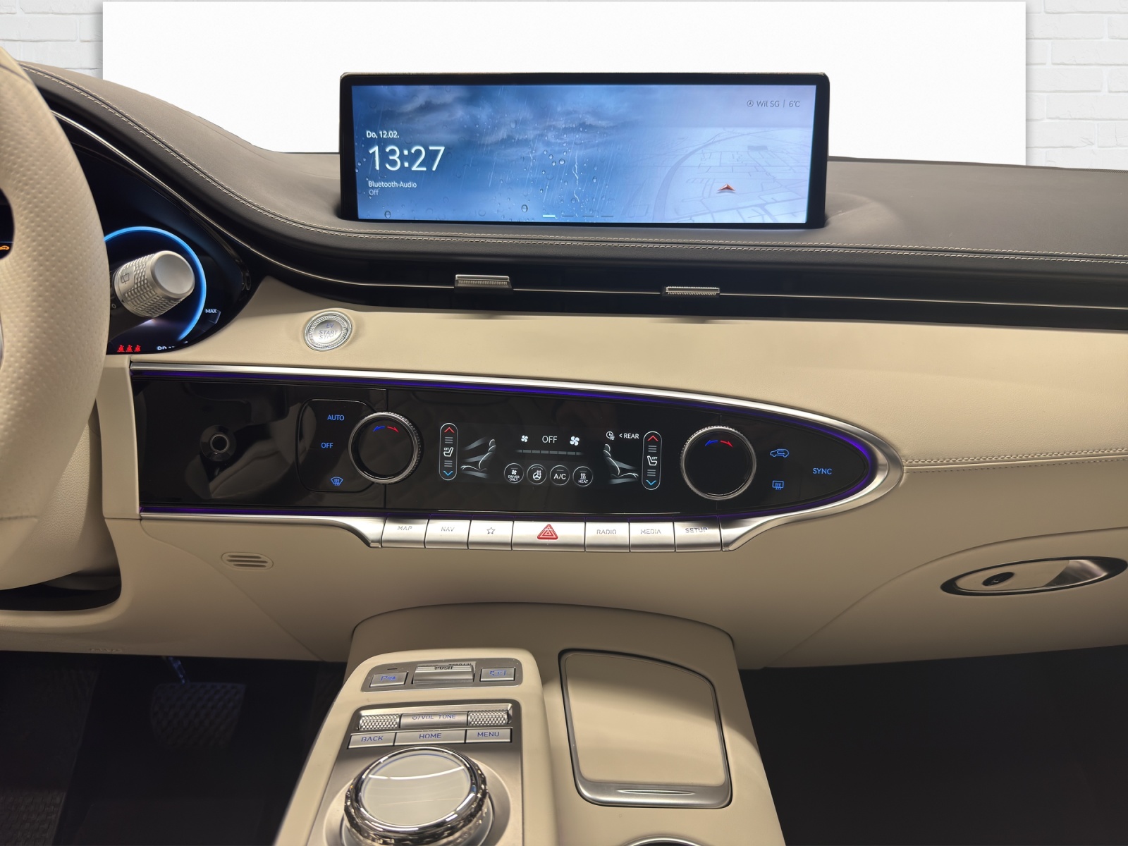 GENESIS GV70 Electrified Sport AWD-image-8