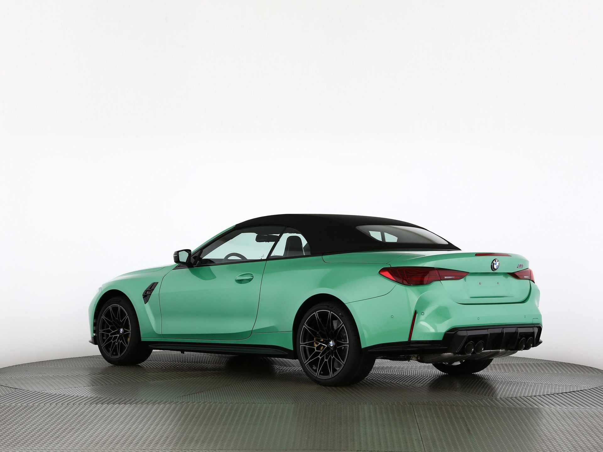 BMW M4 Competition xDrive Cabrio-image-14