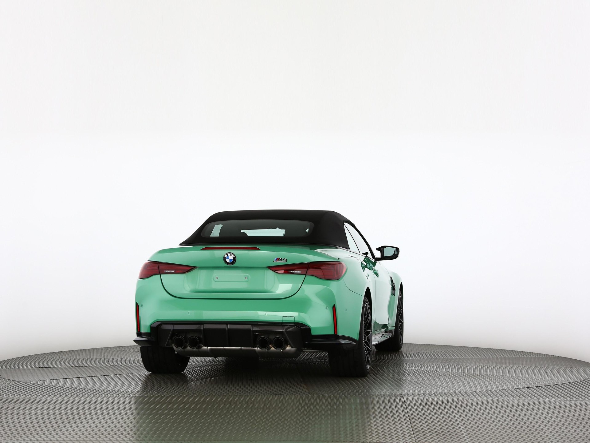 BMW M4 Competition xDrive Cabrio-image-17