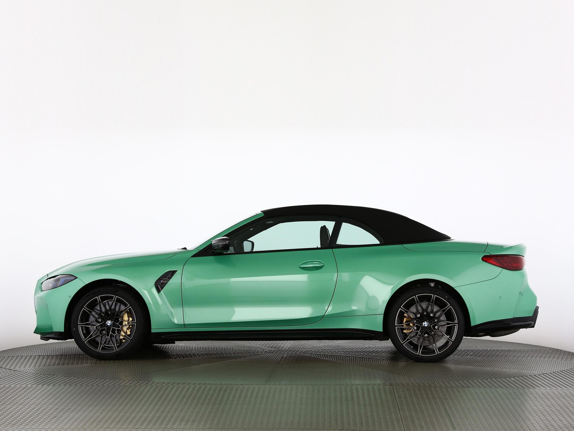 BMW M4 Competition xDrive Cabrio-image-11