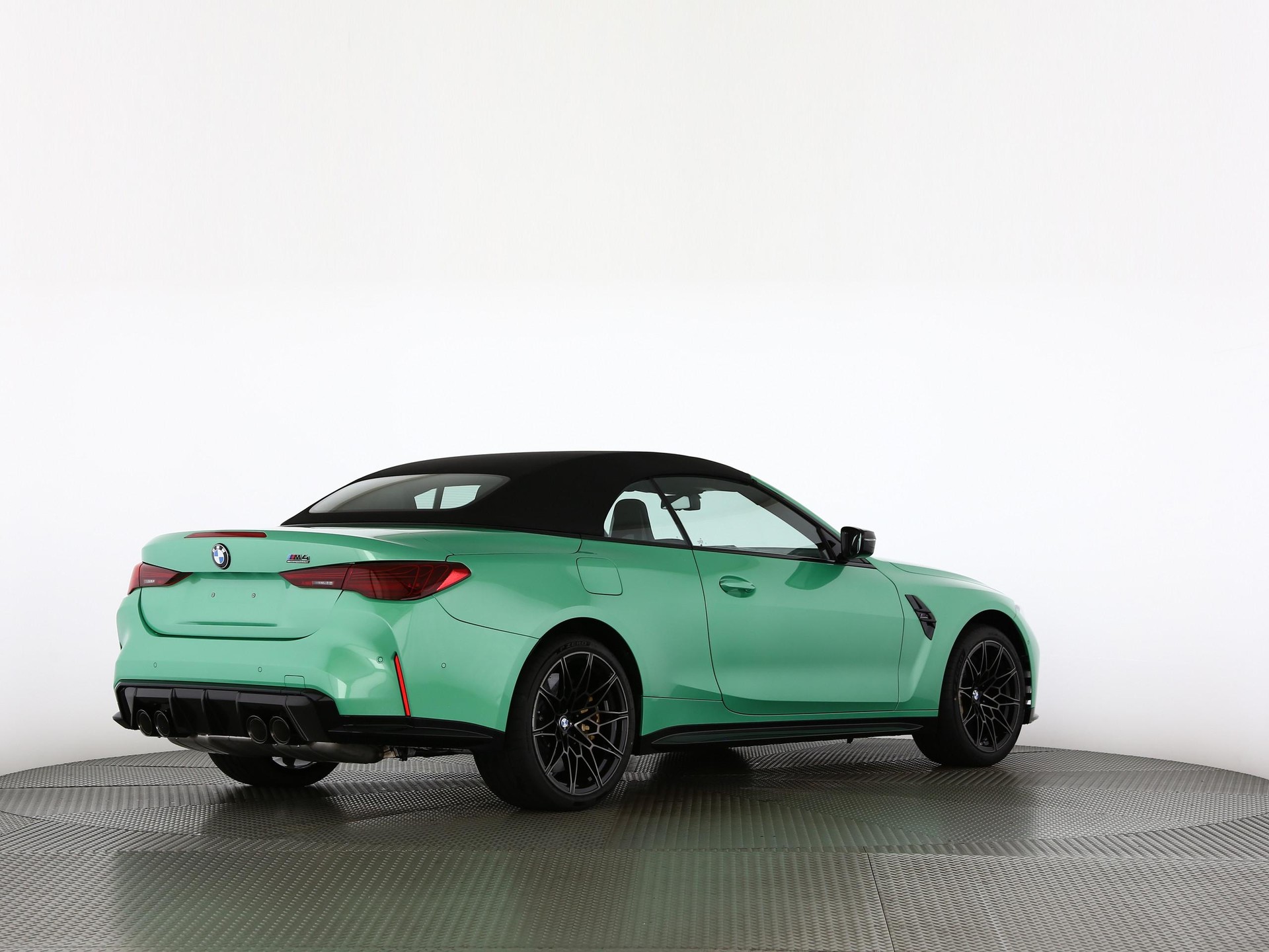 BMW M4 Competition xDrive Cabrio-image-19