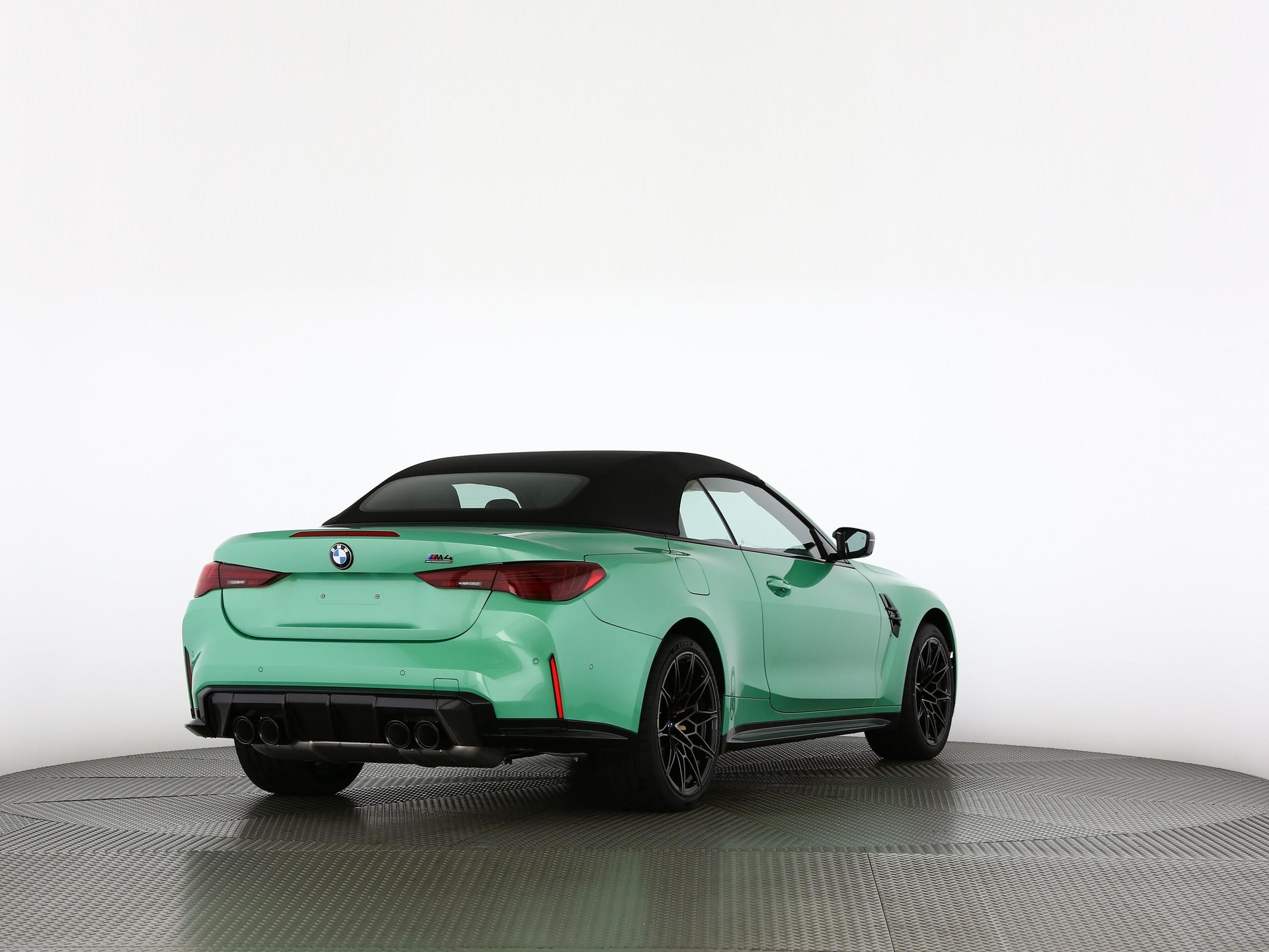 BMW M4 Competition xDrive Cabrio-image-18