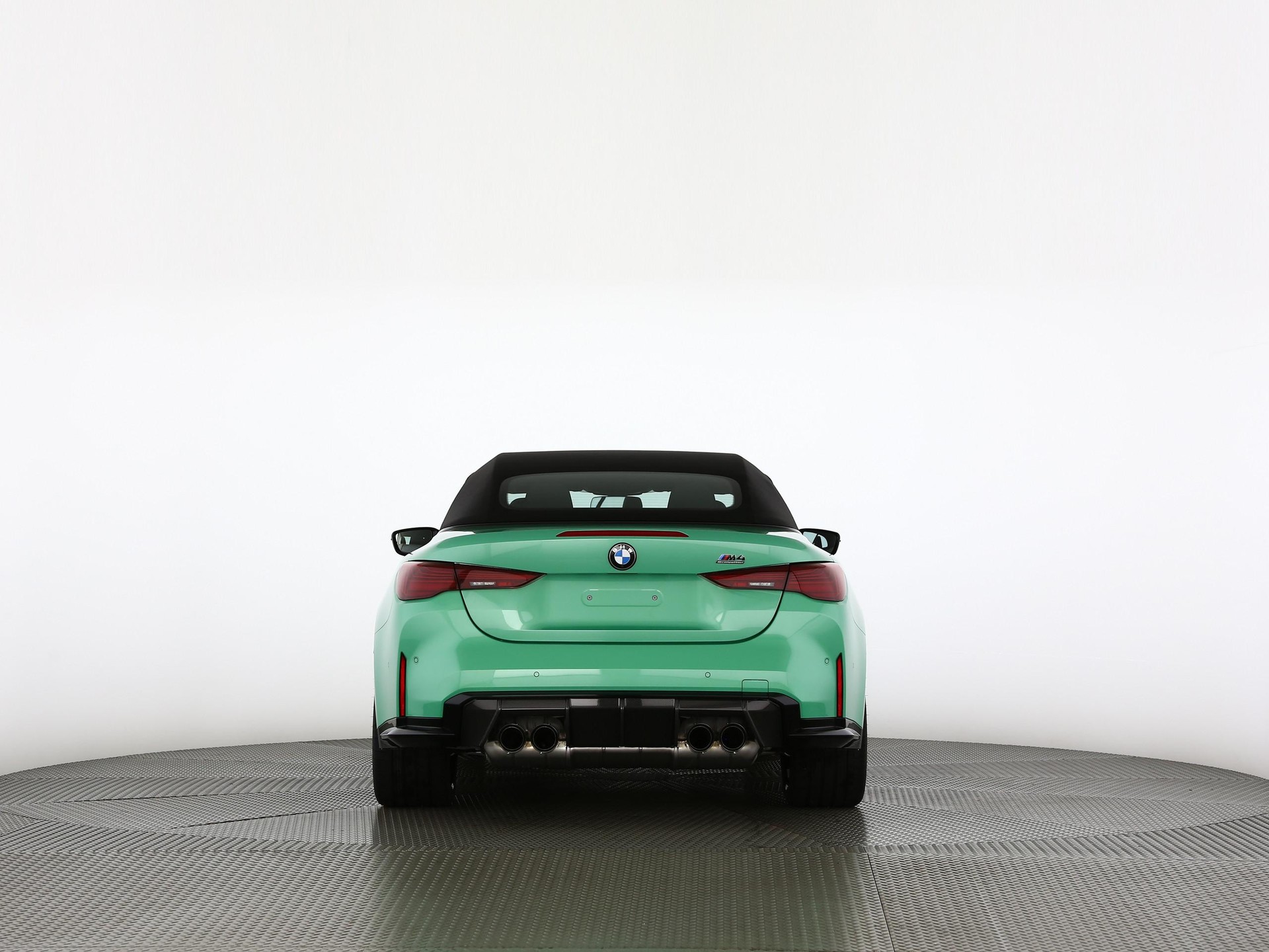 BMW M4 Competition xDrive Cabrio-image-16