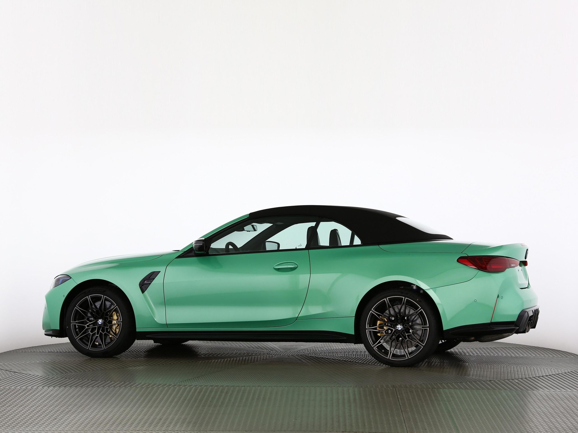 BMW M4 Competition xDrive Cabrio-image-12
