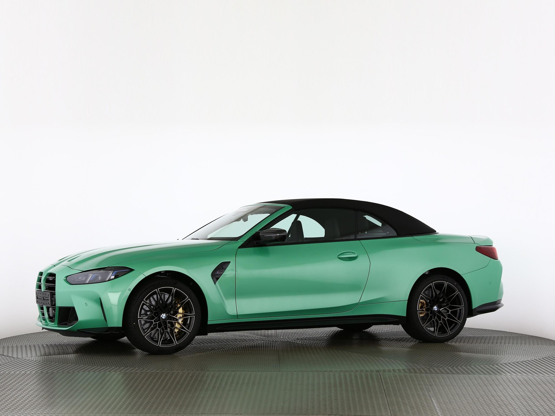 BMW M4 Competition xDrive Cabrio-image-9