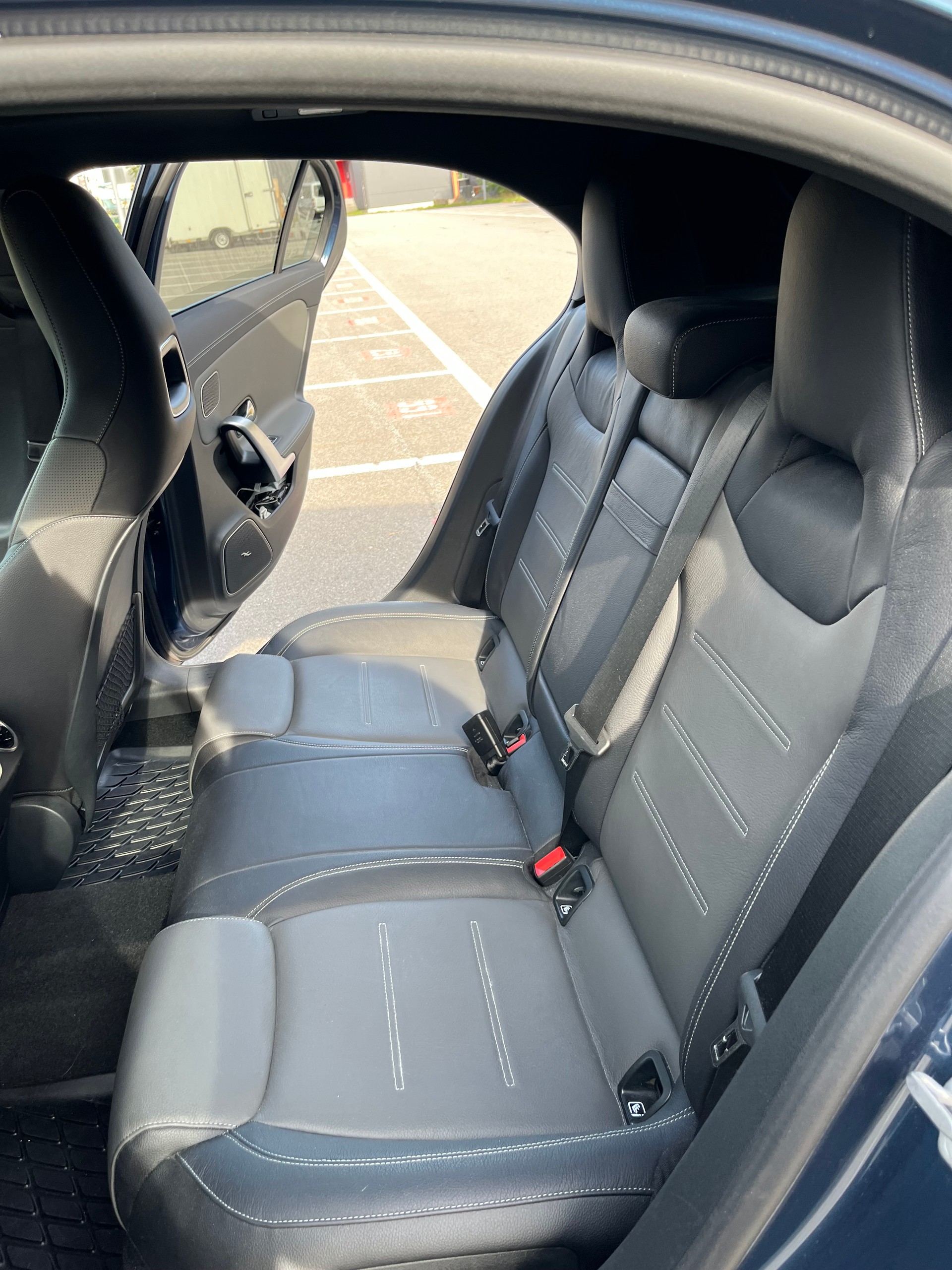 MERCEDES-BENZ A 35 AMG 4matic-image-8