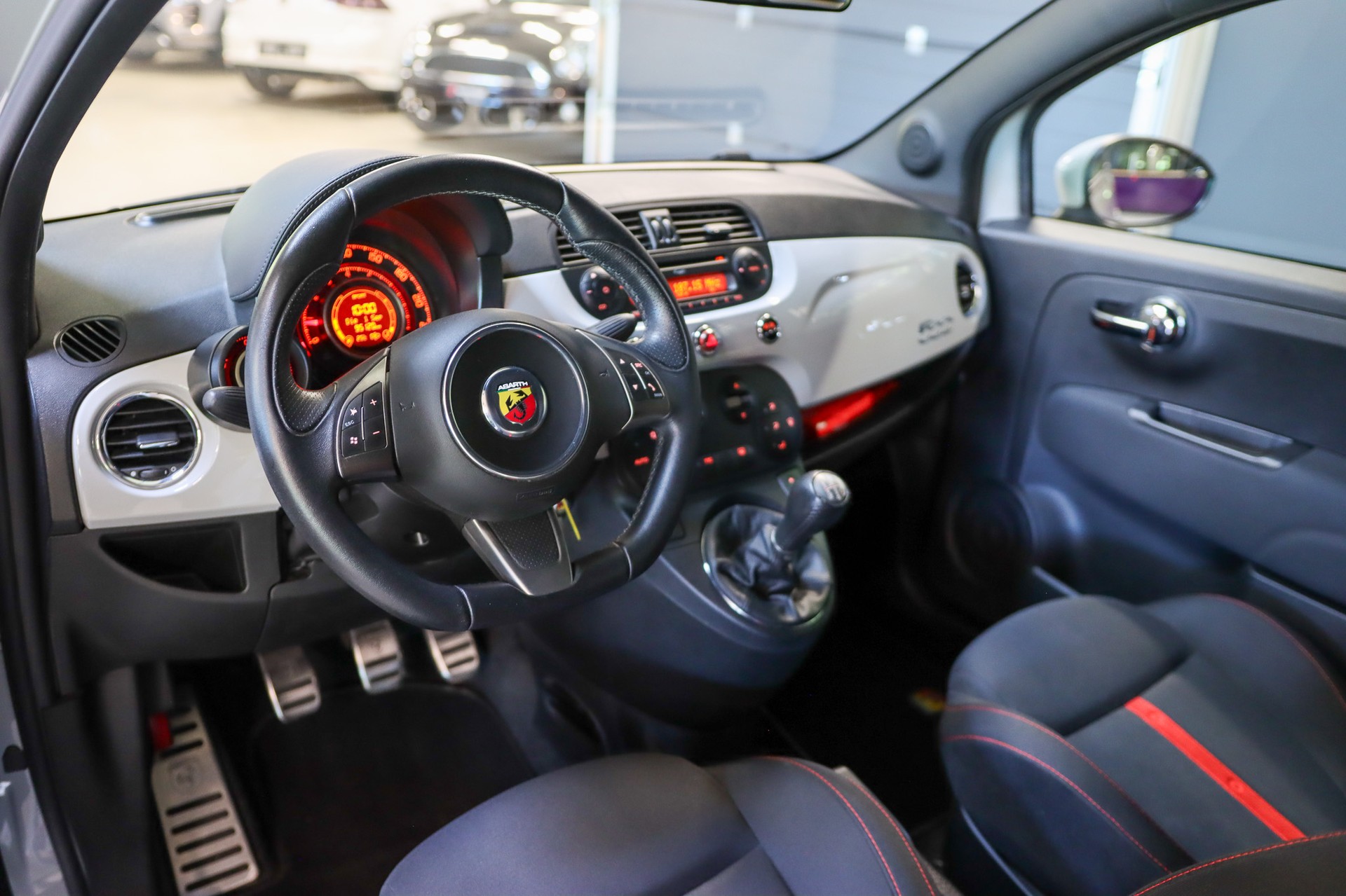 FIAT 500 1.4 16V Turbo Abarth-image-10