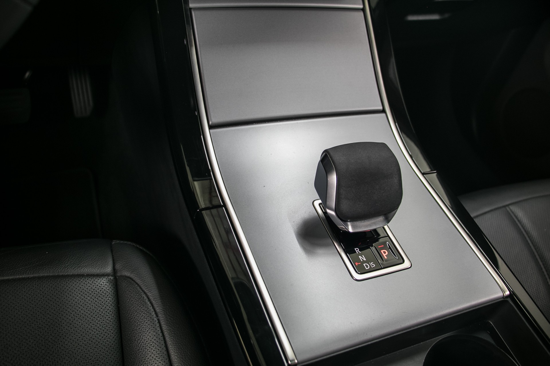 LAND ROVER Range Rover Evoque P 270e S AT9-image-10