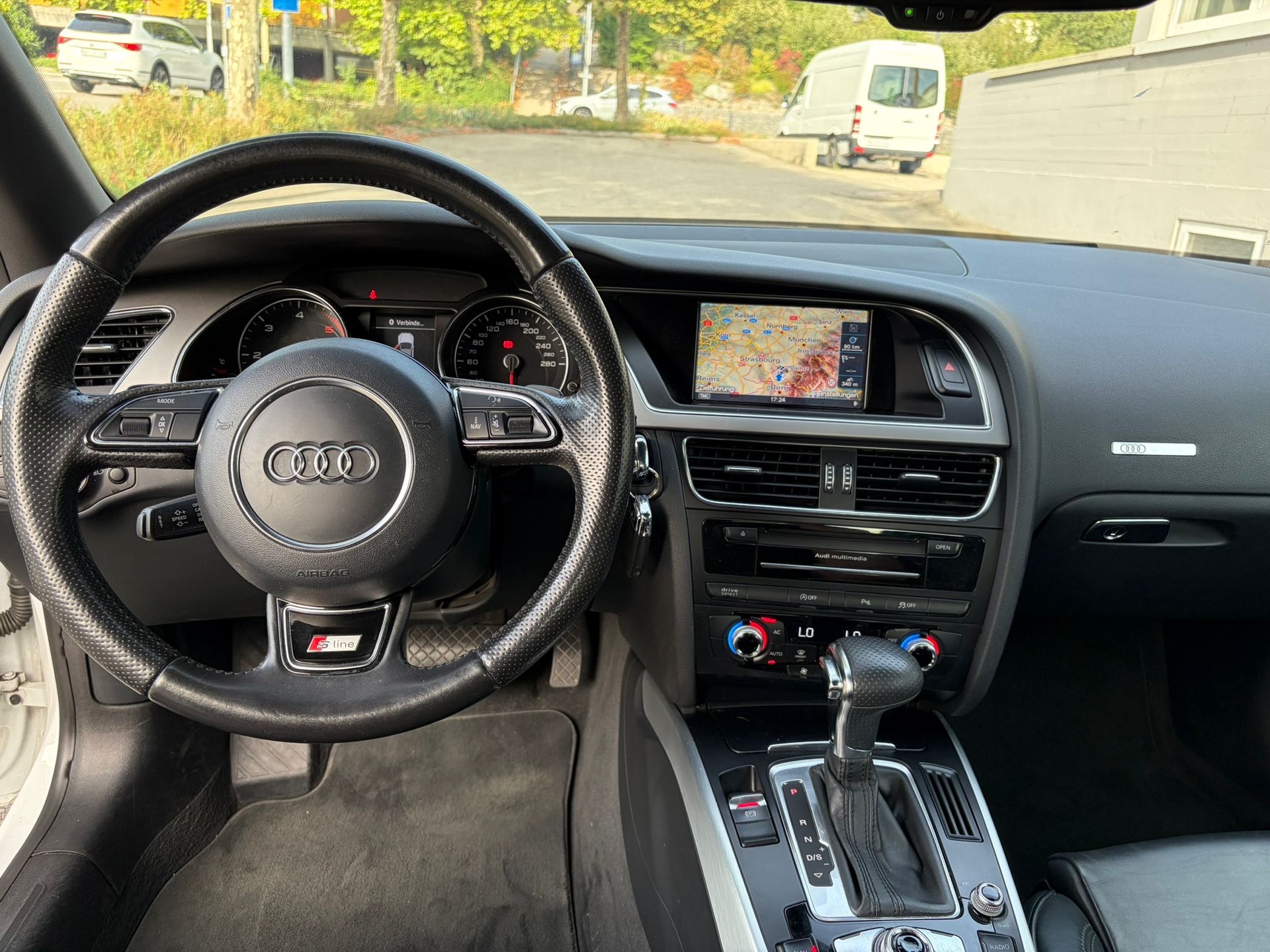 AUDI A5 Cabriolet 3.0 TDI S-Line-image-6