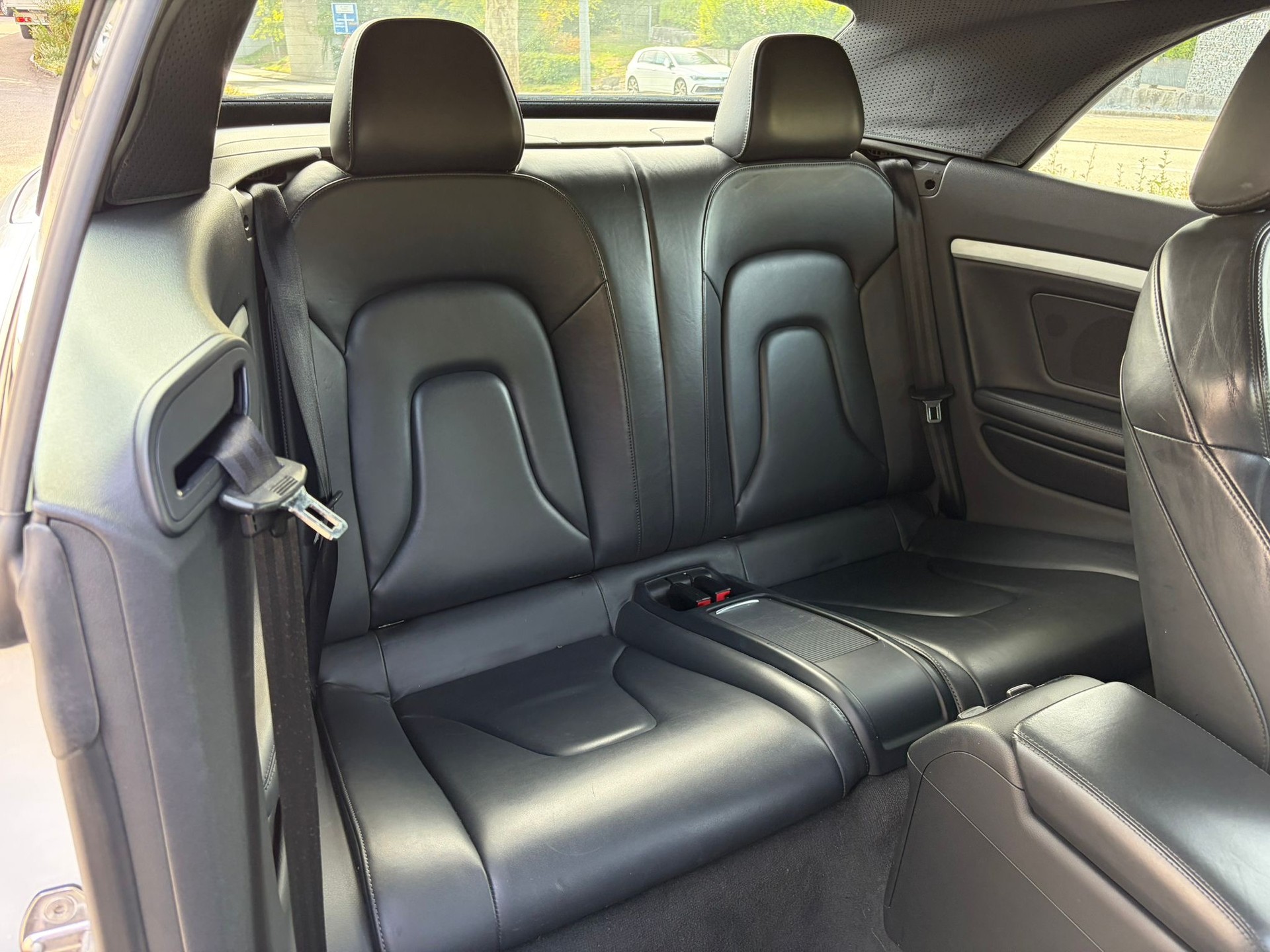 AUDI A5 Cabriolet 3.0 TDI S-Line-image-9