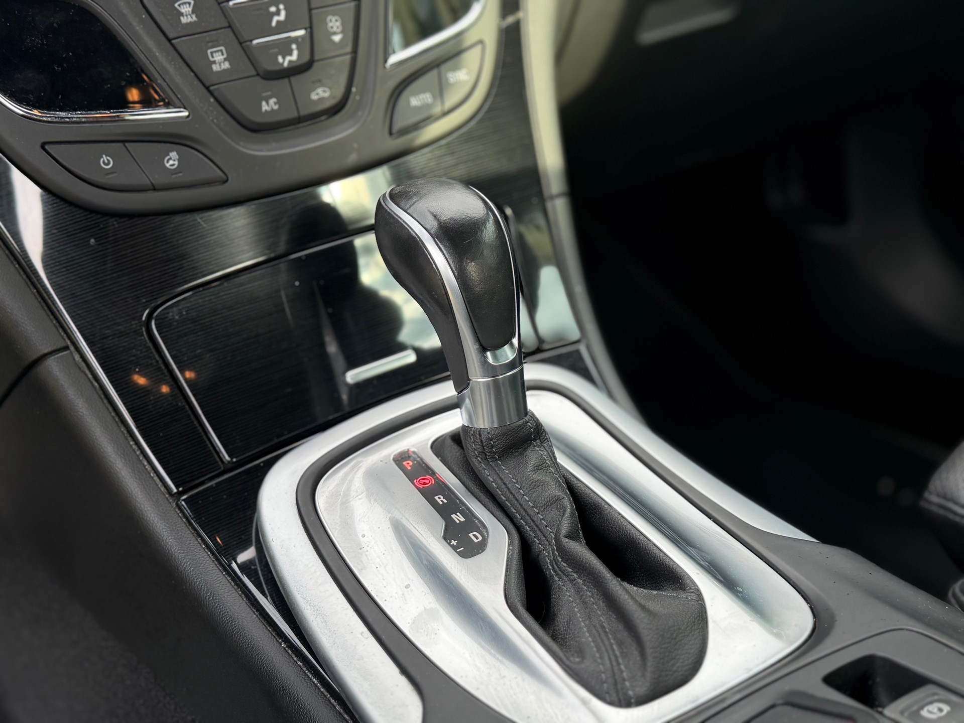 OPEL Insignia 2.0 Turbo Edition 4WD-image-12
