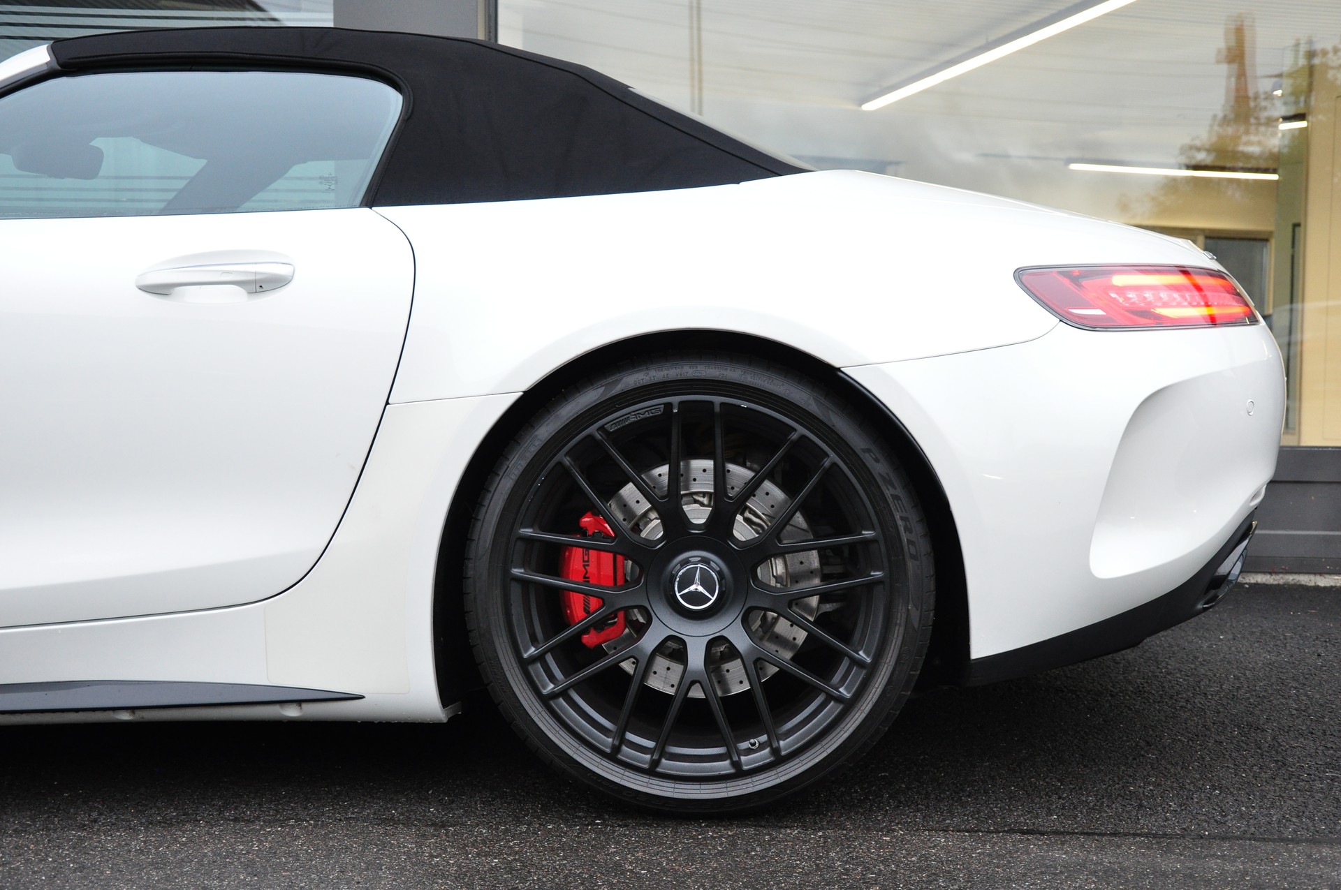 MERCEDES-BENZ AMG GT C Roadster Speedshift DCT-image-15