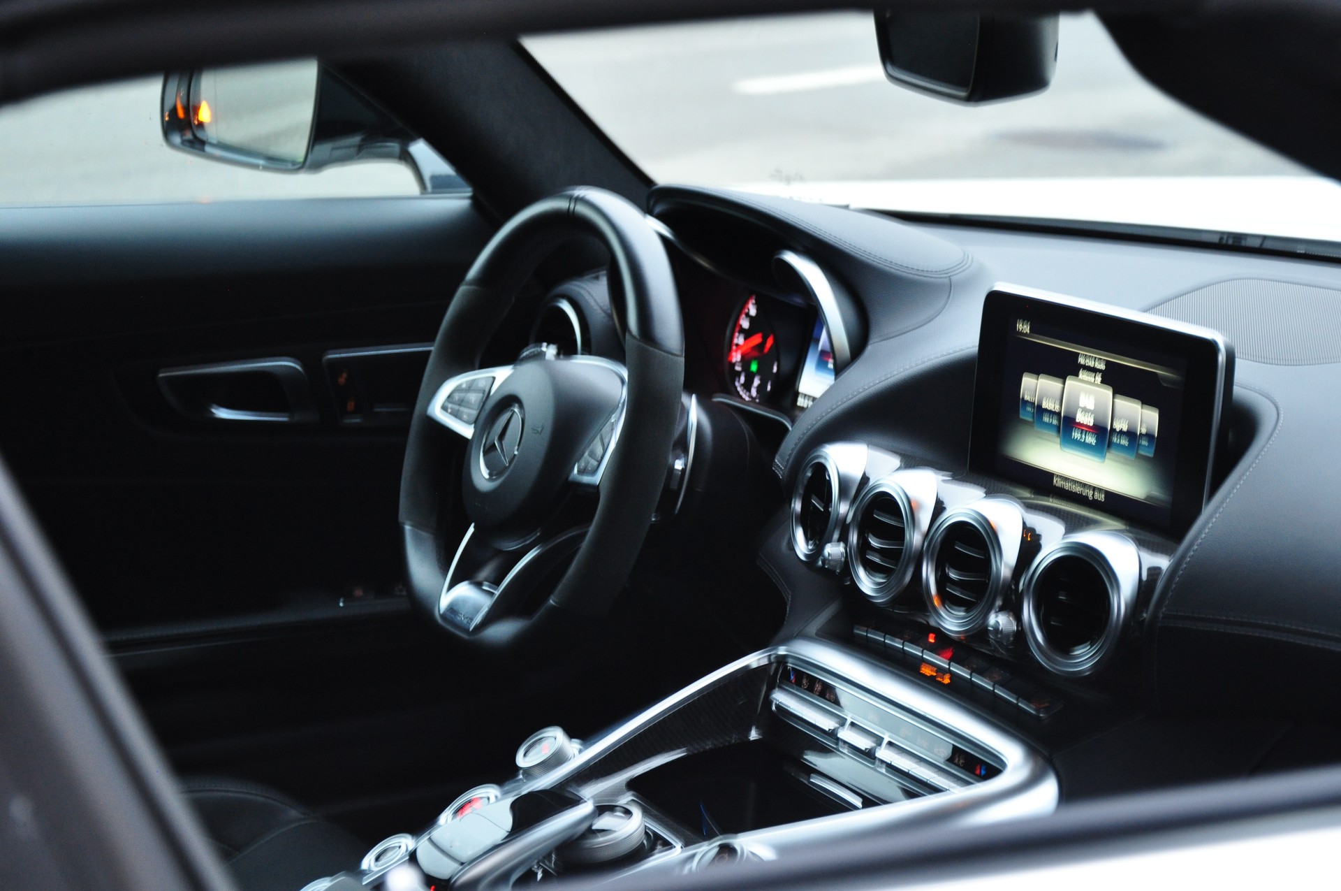 MERCEDES-BENZ AMG GT C Roadster Speedshift DCT-image-18