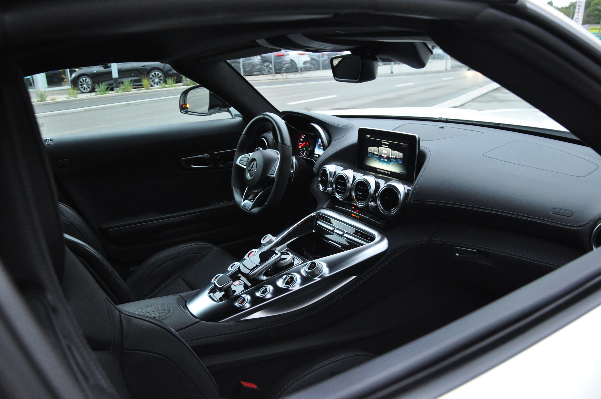 MERCEDES-BENZ AMG GT C Roadster Speedshift DCT-image-19