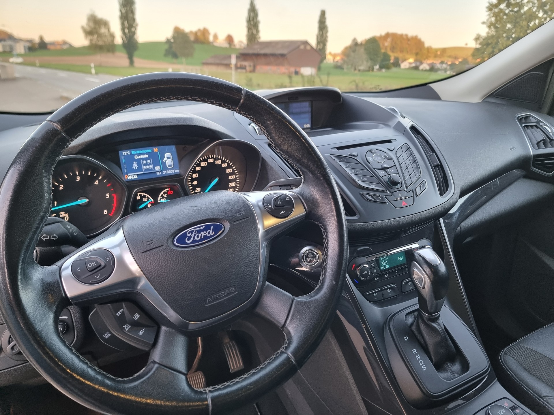 FORD Kuga 2.0 TDCi Titanium 4WD PowerShift-image-5