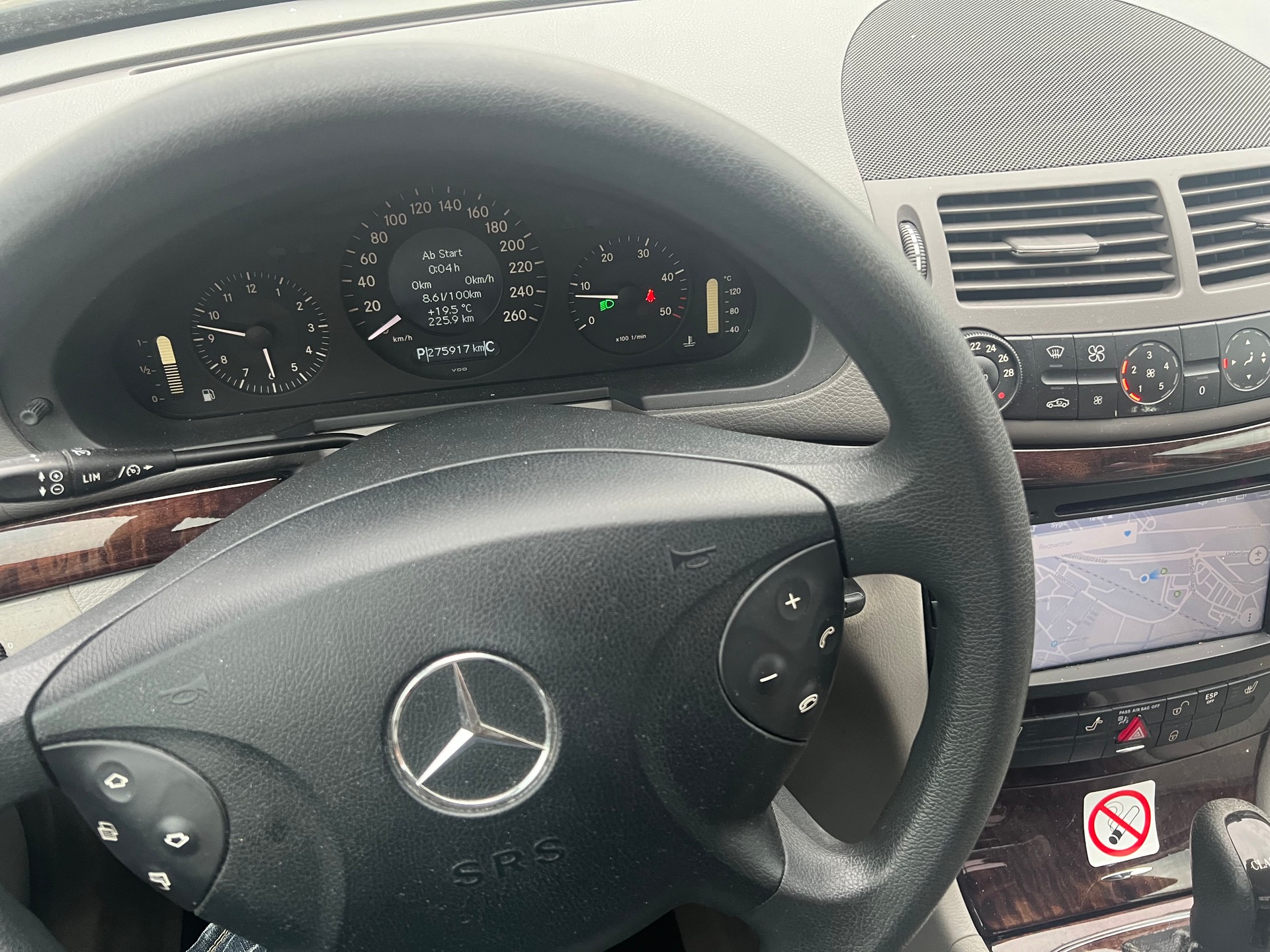 MERCEDES-BENZ E 220 CDI Classic Automat-image-2
