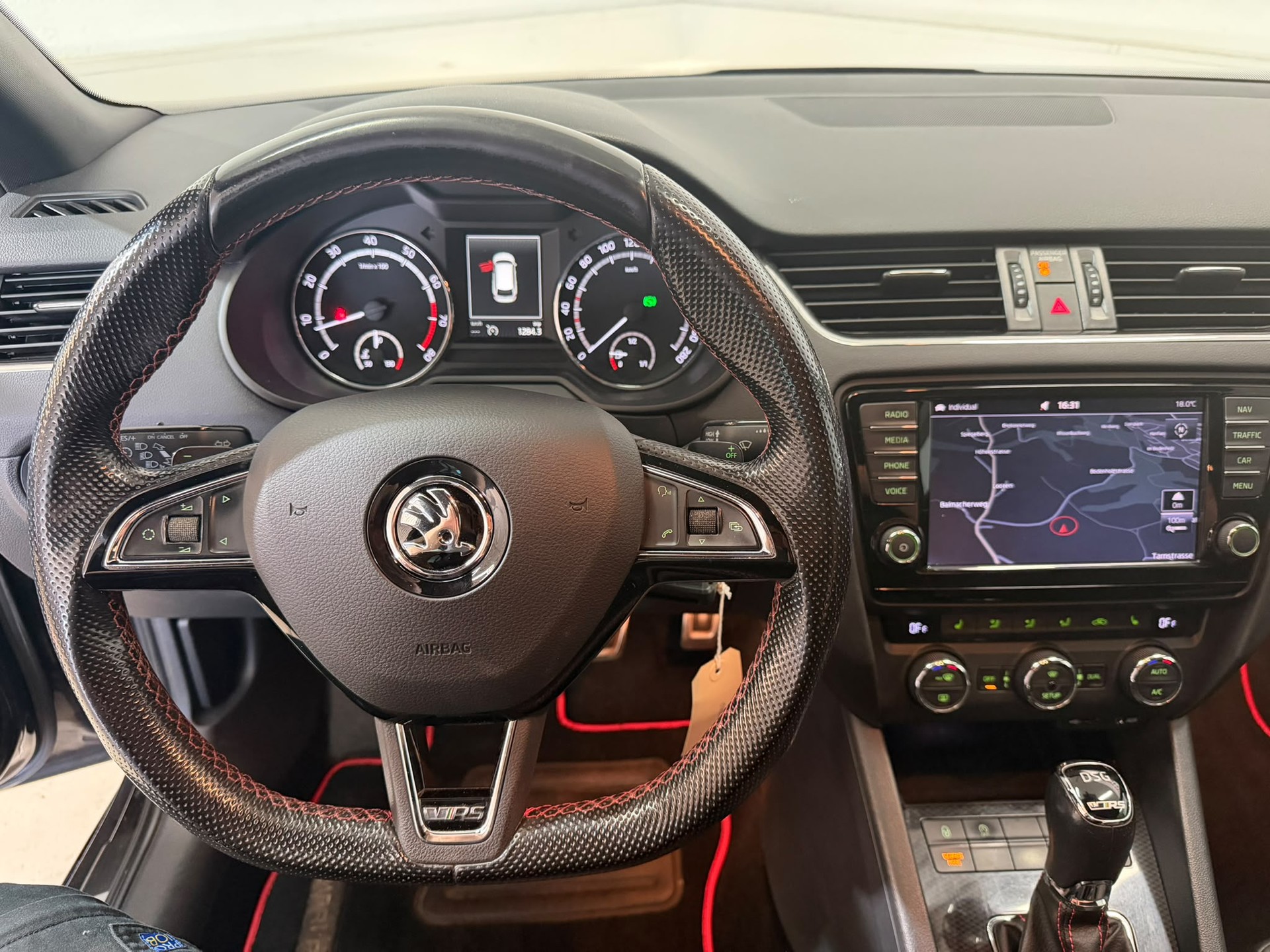 SKODA Octavia Combi 2.0 TSI RS DSG-image-8