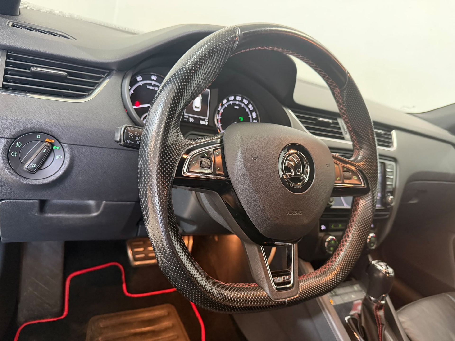 SKODA Octavia Combi 2.0 TSI RS DSG-image-6