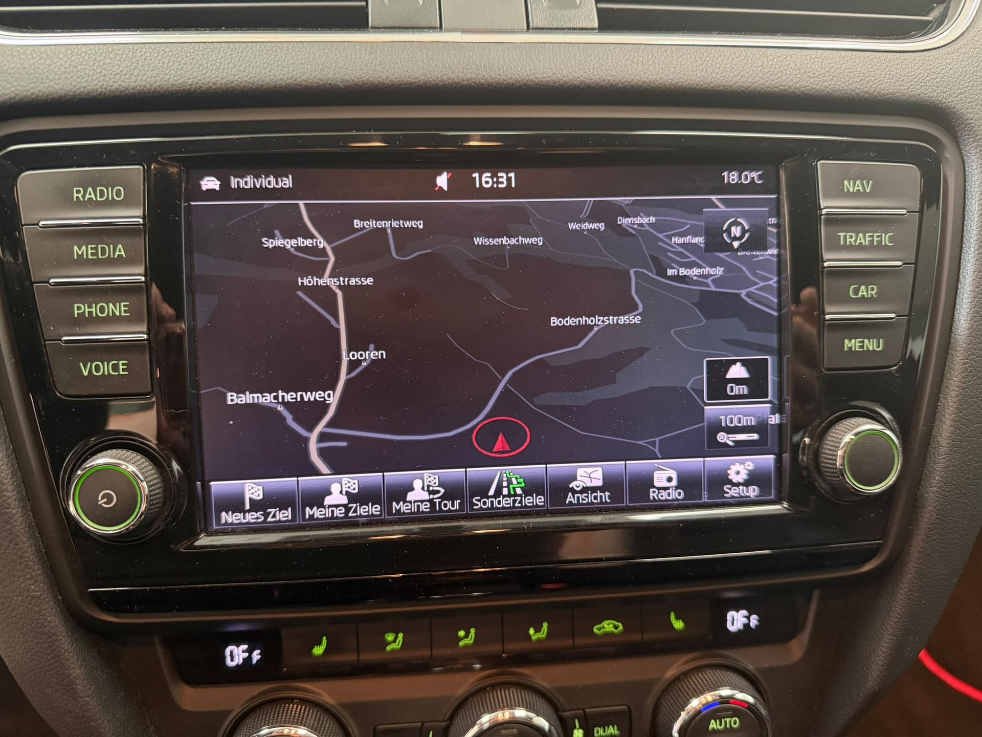 SKODA Octavia Combi 2.0 TSI RS DSG-image-11