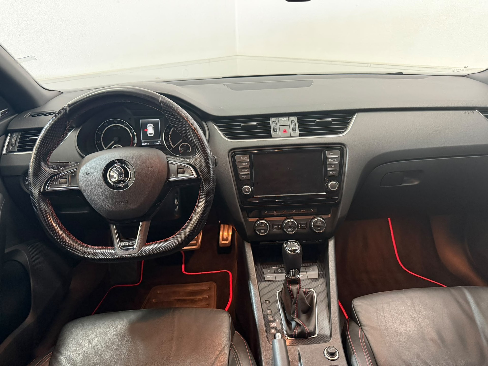 SKODA Octavia Combi 2.0 TSI RS DSG-image-9