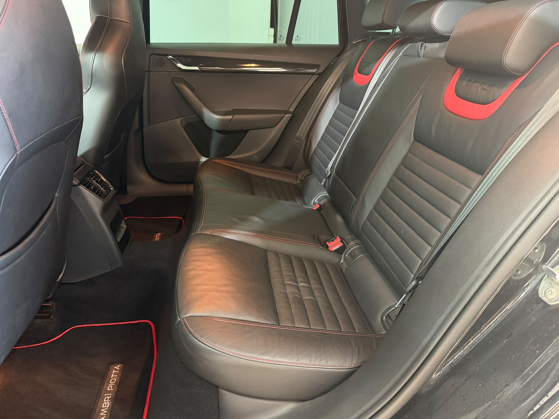 SKODA Octavia Combi 2.0 TSI RS DSG-image-7