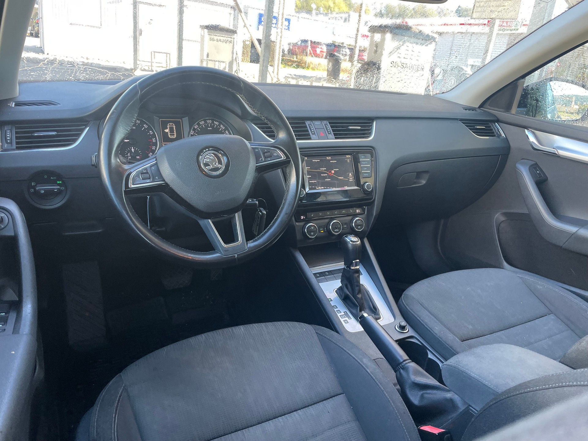 SKODA Octavia Combi 2.0 TDI Style 4x4 DSG-image-11