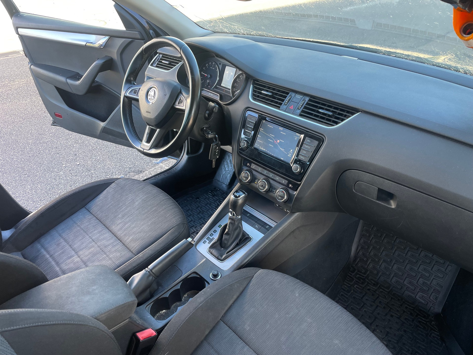 SKODA Octavia Combi 2.0 TDI Style 4x4 DSG-image-13