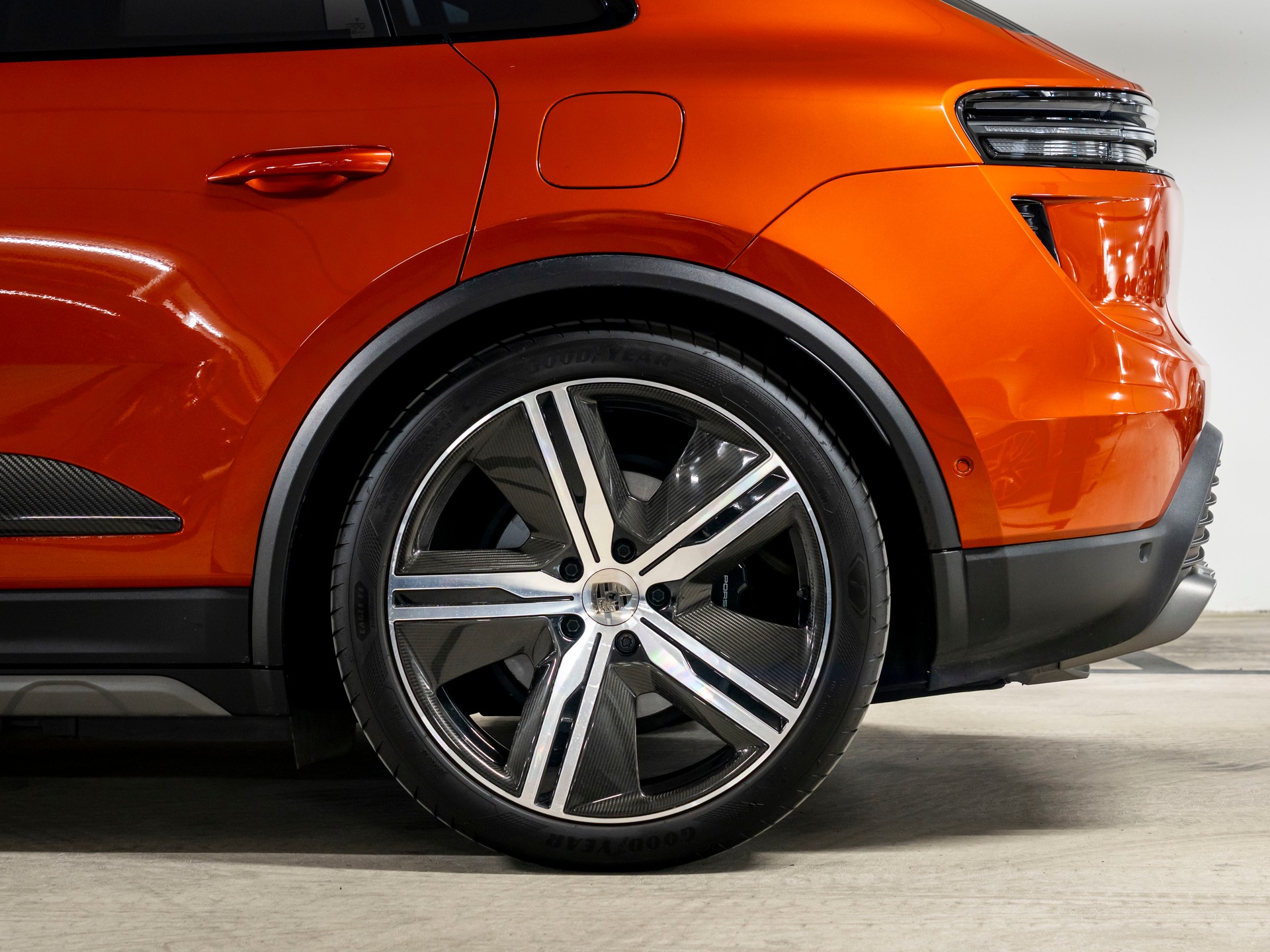 PORSCHE Macan Turbo 100kWh-image-9