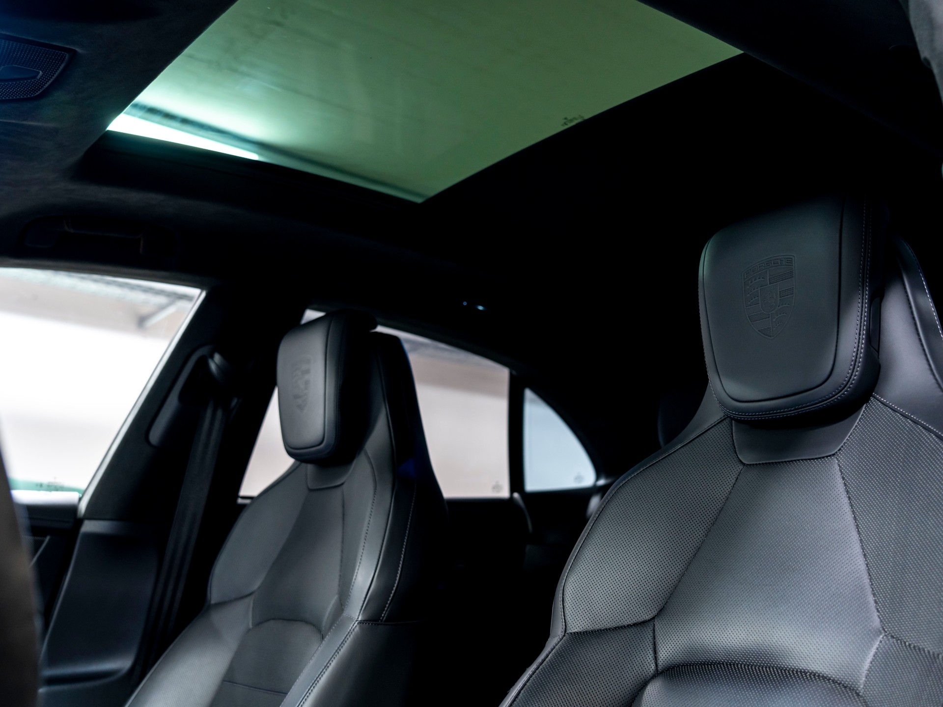 PORSCHE Macan Turbo 100kWh-image-15