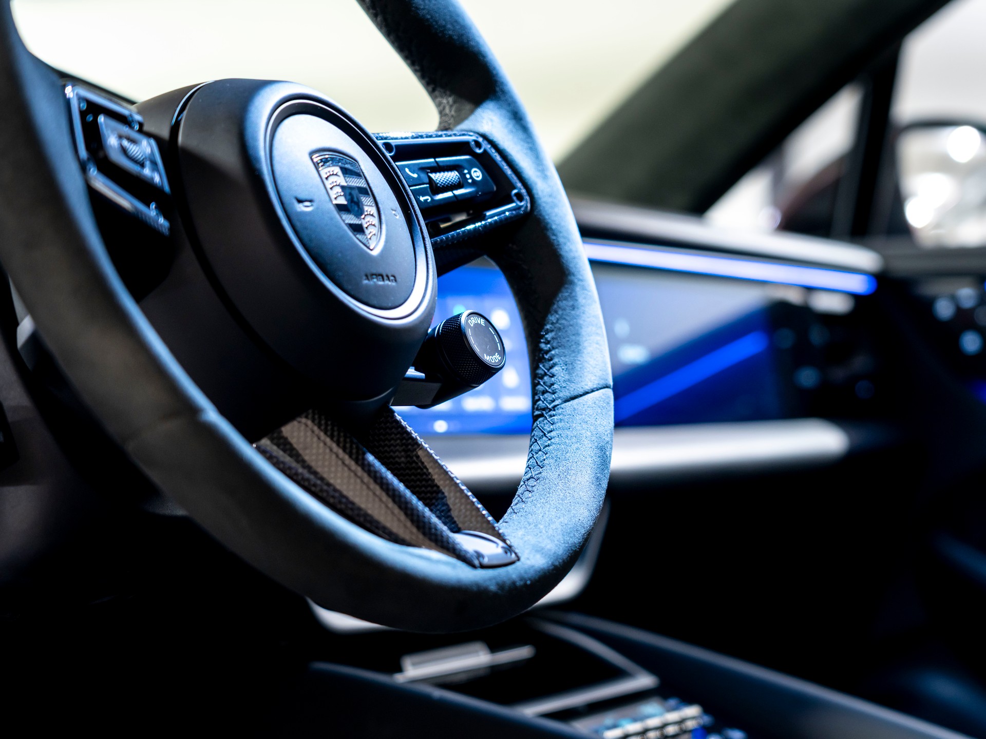 PORSCHE Macan Turbo 100kWh-image-18