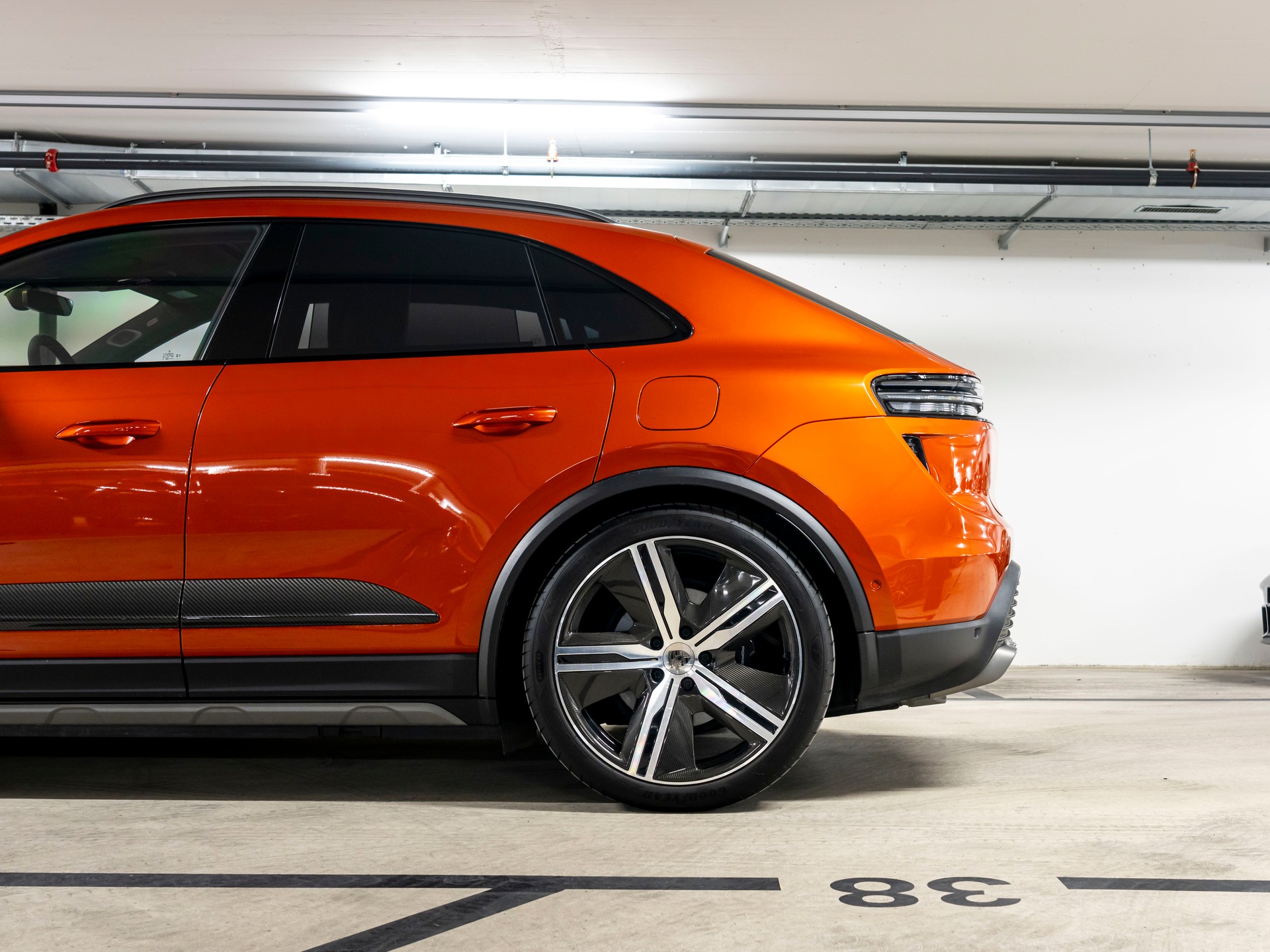 PORSCHE Macan Turbo 100kWh-image-7