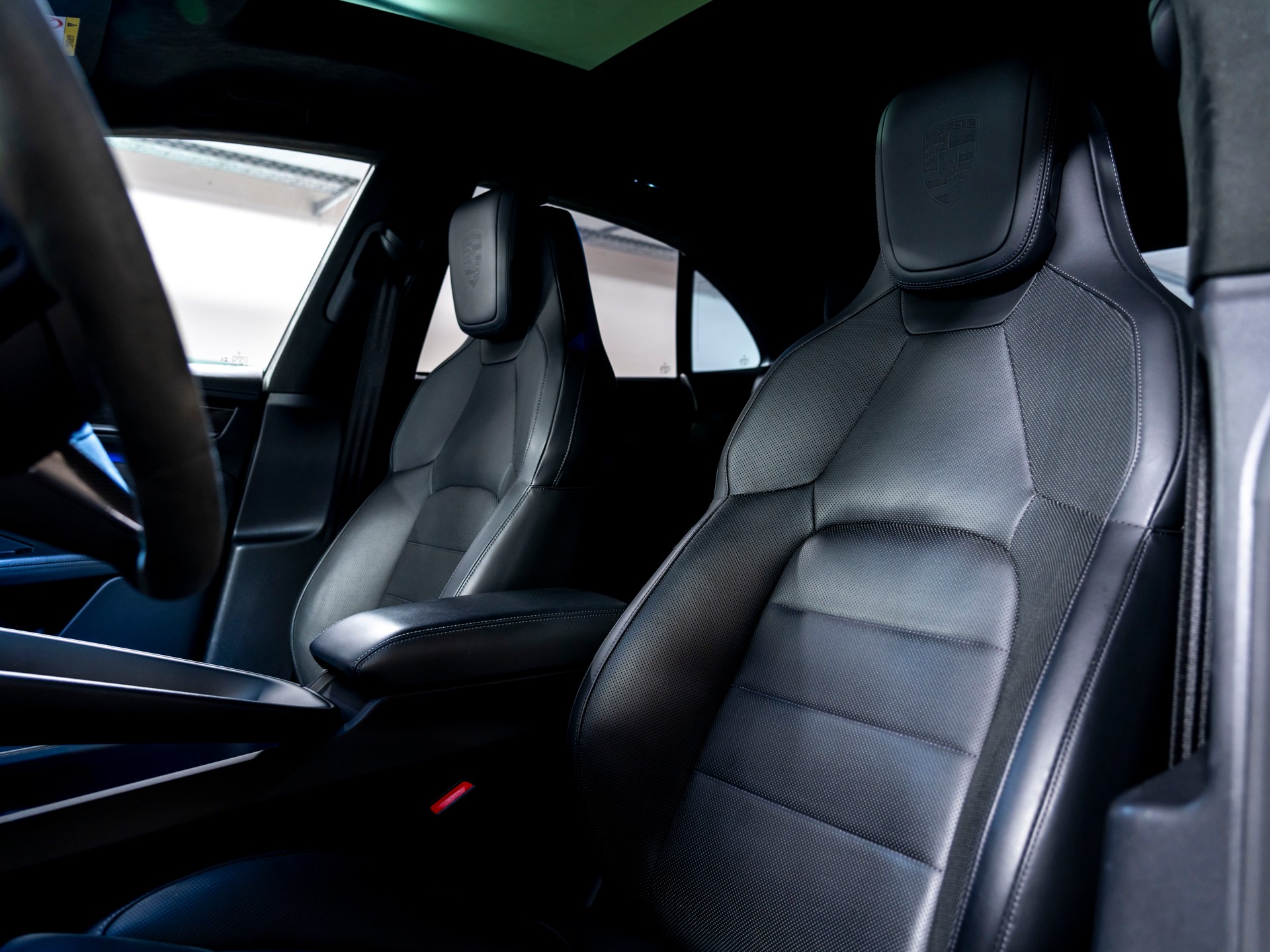 PORSCHE Macan Turbo 100kWh-image-14