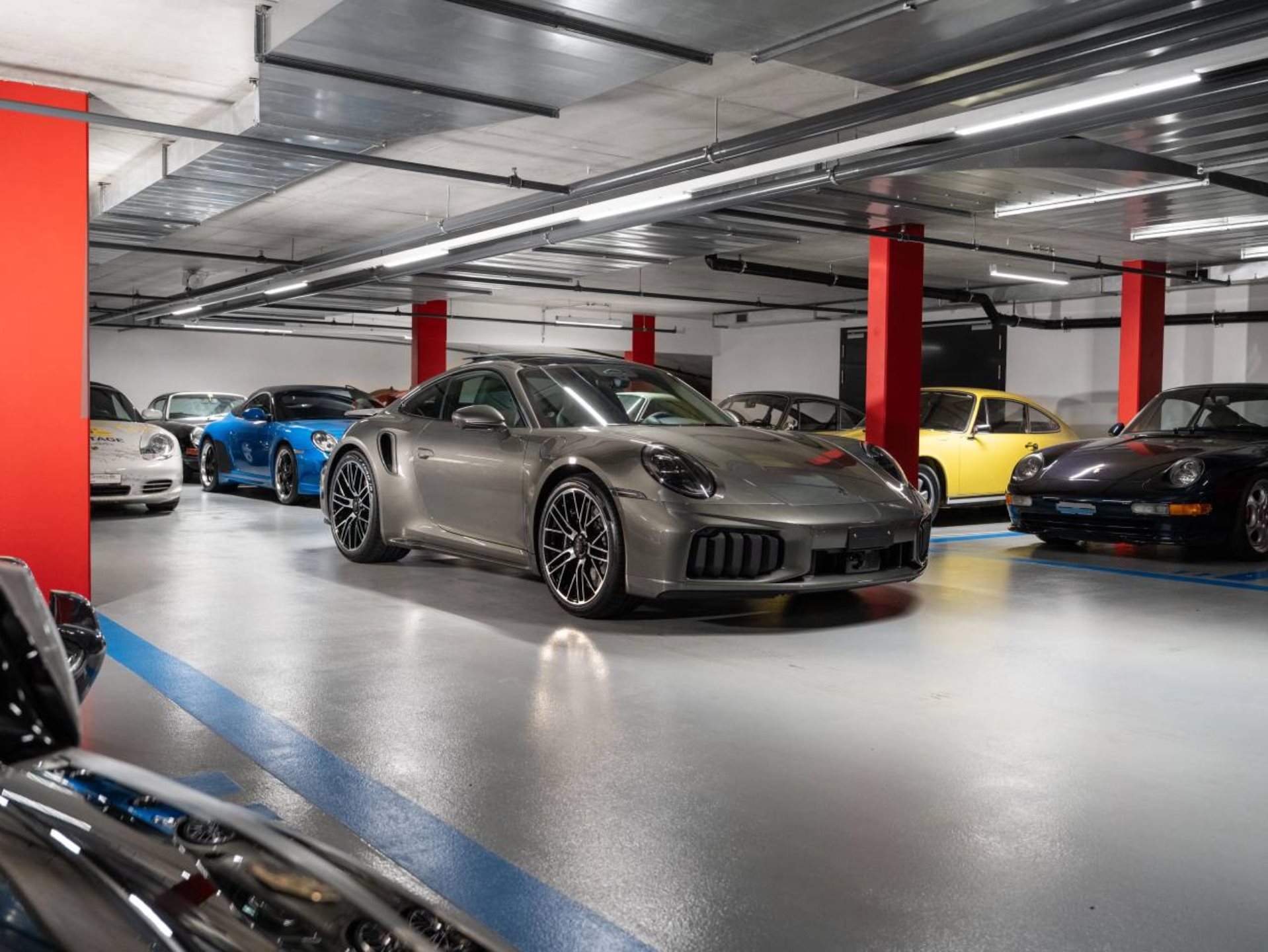 PORSCHE 911 Turbo S-image-2