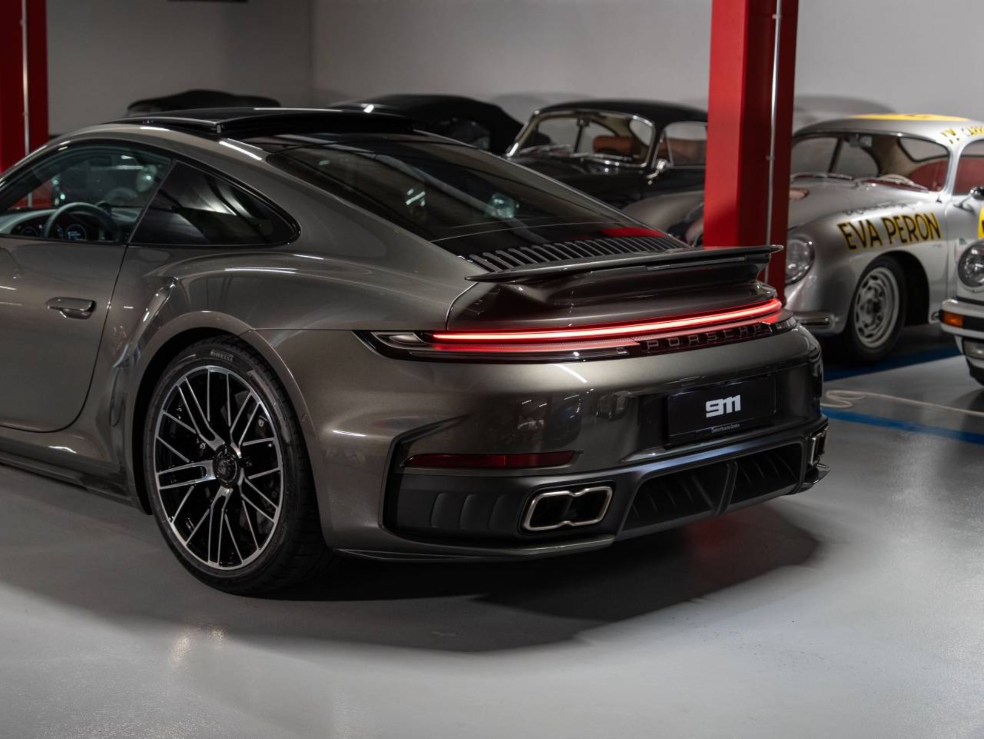 PORSCHE 911 Turbo S-image-25